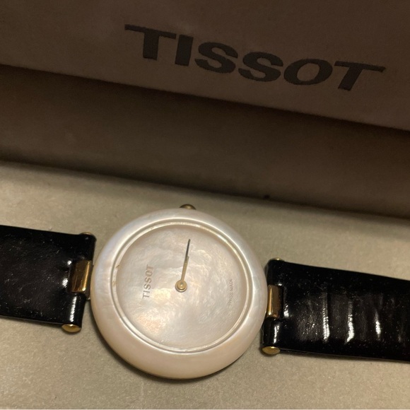 NWT Vintage Tissot Mother of Pearl RockWatch R150 - Black Leather Watch - Picture 4 of 11